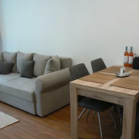 Molo Apartmanhaz * Balatonszemes